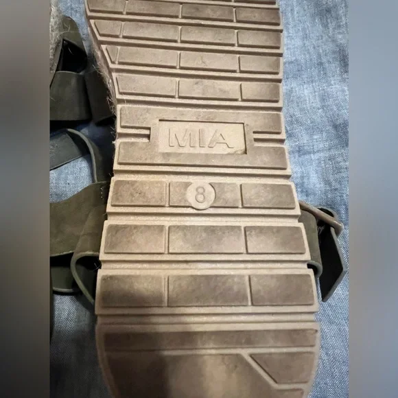 Mia “Evana” Wedge Sandals Olive Green EUC Only Worn Once Size 8 - Picture 5 of 10